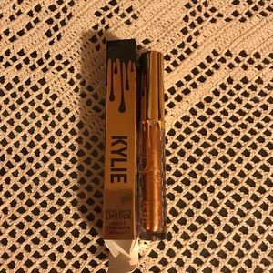 Kylie Lord Metalic lipstick